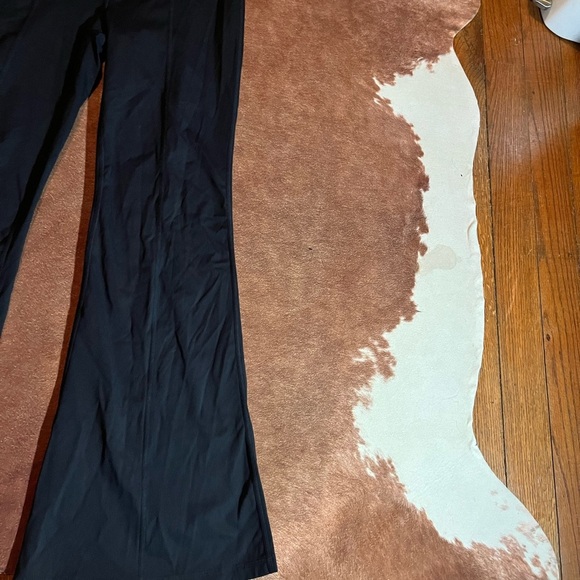 JoyLab high rise workout flared legging 
Size medium
No flaws - Picture 2 of 5